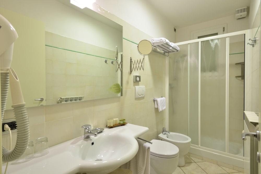 Hotel Liliana Diano Marina Buitenkant foto